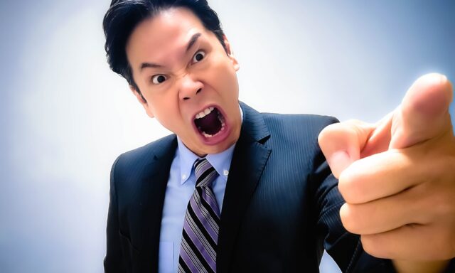 カスハラ　打ち切り　電話を切る